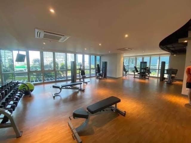Bgc, Uptown Parksuites Tower 2 Тагиг Экстерьер фото